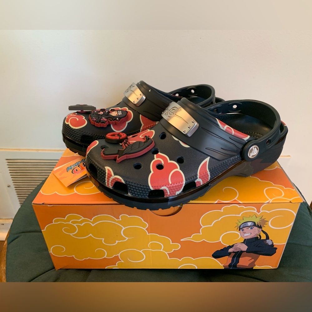 NEW Crocs x NARUTO Shippuden ITACHI Classic Clogs | MEN'S SIZE 5 | 209883-48I